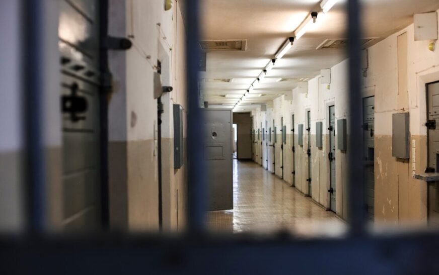 Immigration detention policy faces a new fight over release practices